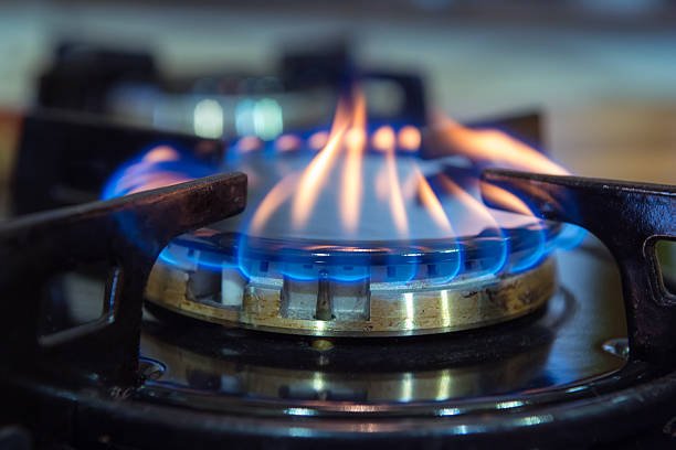 Read more about the article DID YOU KNOW USING PHONES BESIDE A BURNING GAS STOVE DOES NOT CAUSE EXPLOSIONS ?